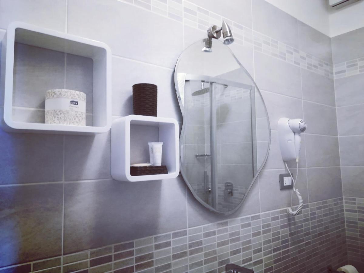 Zenzero & Cannella Boutique Rooms ตรีเอสเต ภายนอก รูปภาพ